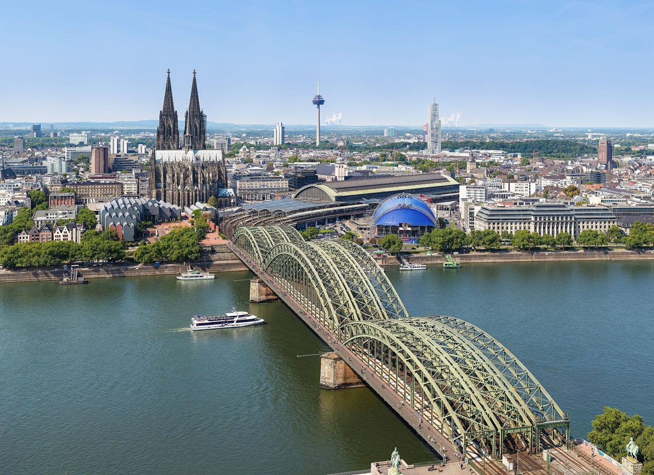 Köln: Stadtbild mit Dom, Hohenzollernbrücke und Rhein