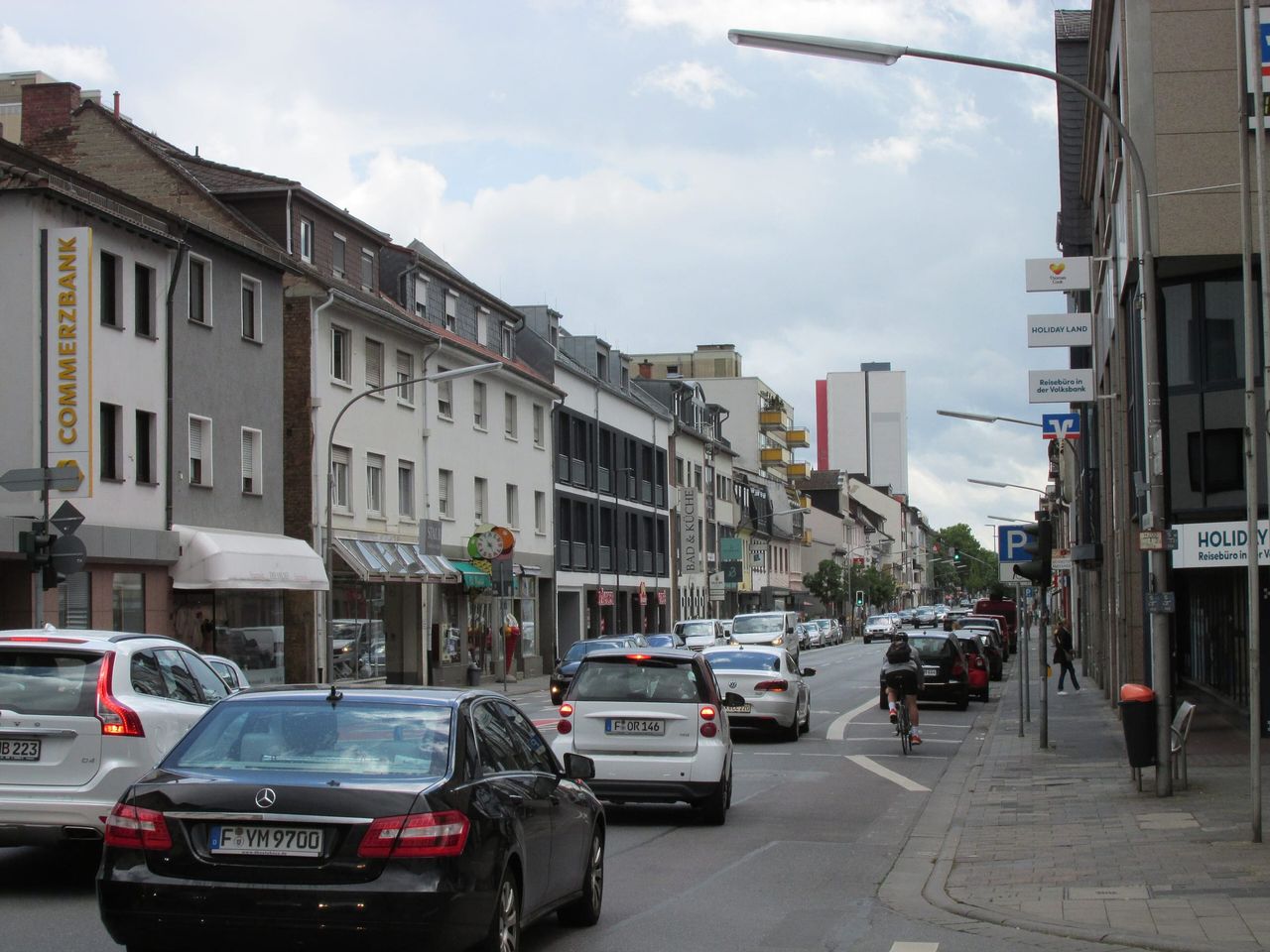Neu-Isenburg: Frankfurter Straße im Ortszentrum